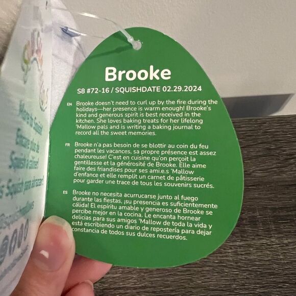 Squishmallow Brooke the Polar Bear Christmas 2024 - Picture 5 of 5